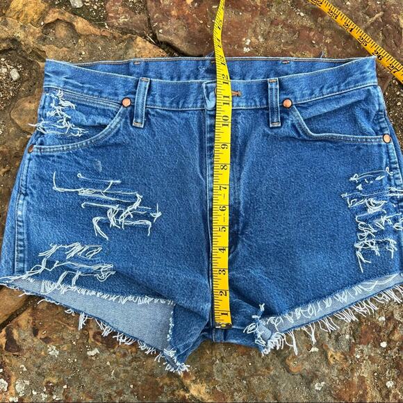 Vintage Wrangler cutoff Jean shorts fray hem distressed festival boho - Picture 8 of 8